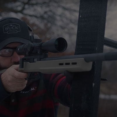person holding a shotgun choke